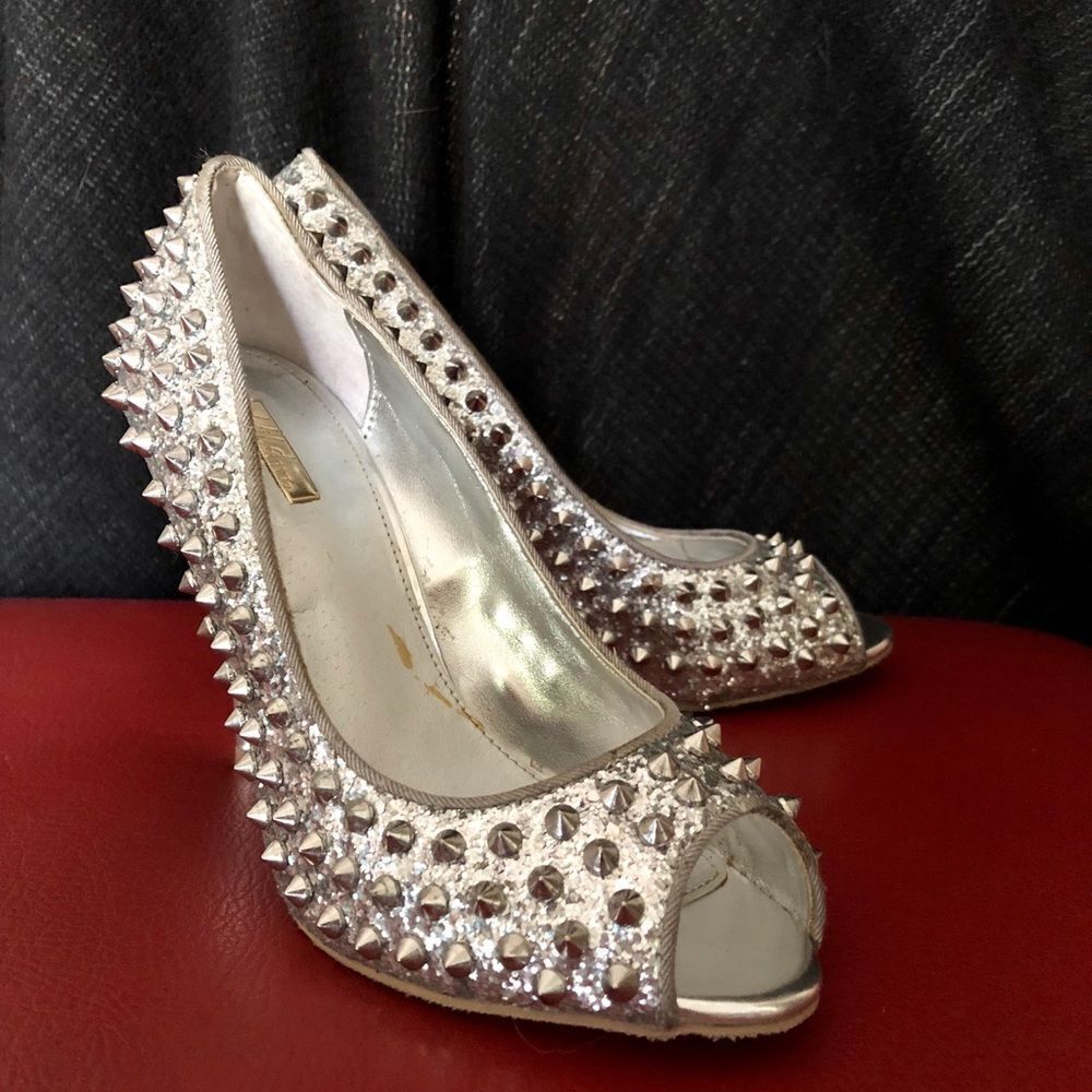 These Wild Pair heels are hot and spiky in 71/2